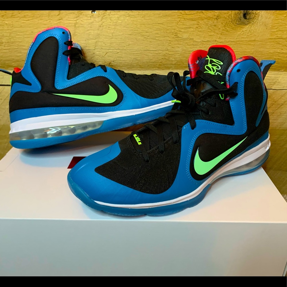 Men’s Nike Lebron James 9 Southcoast Sz 11. Mens basketball shoes